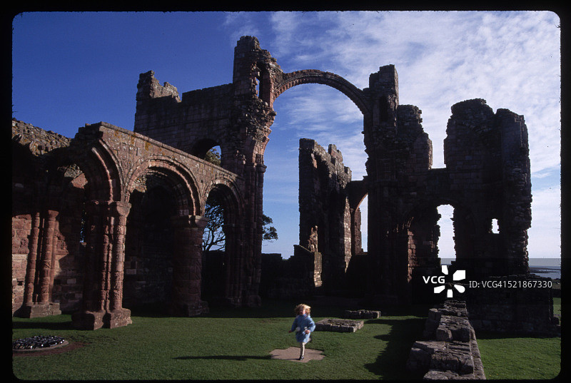 英格兰林迪斯法恩修道院遗址图片素材