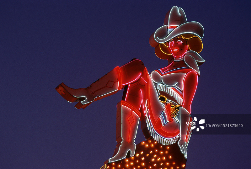 拉斯维加斯的霓虹女牛仔图片素材