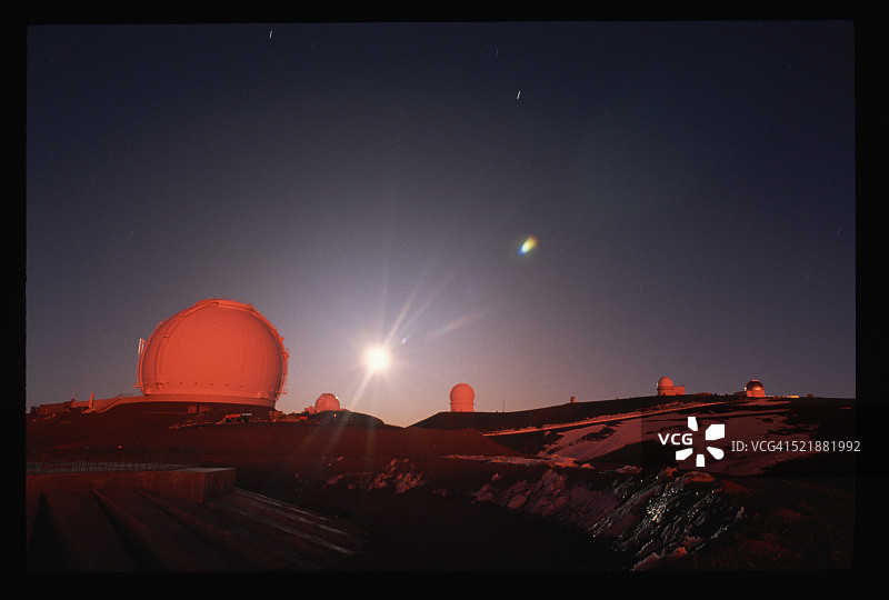 莫纳克亚山的月升图片素材