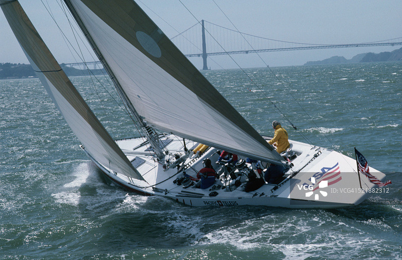 旧金山湾上的美洲杯挑战者美国队图片素材