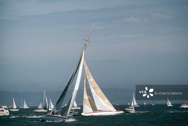美洲杯帆船赛试航图片素材