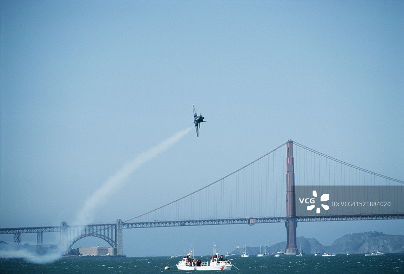 蓝色天使在舰队周飞行表演图片素材