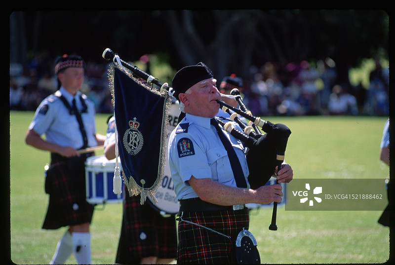 怀唐伊日庆祝活动中的风笛手图片素材
