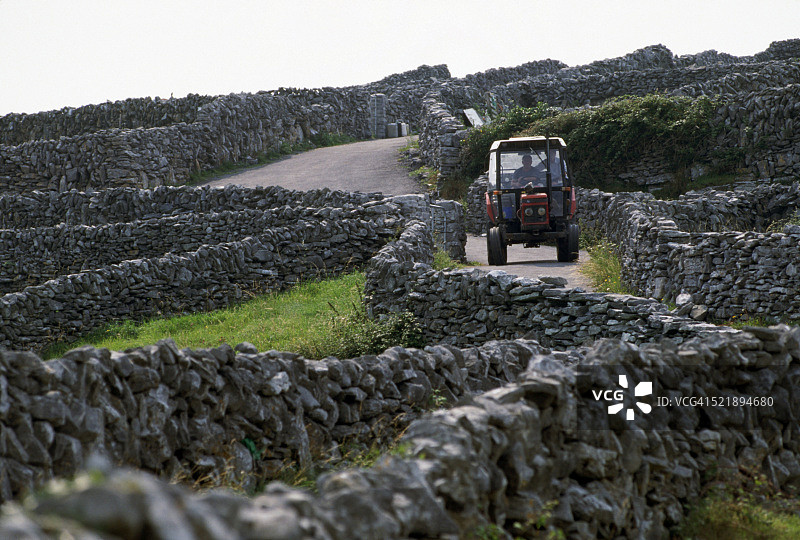 爱尔兰阿伦群岛伊尼希尔的旱石墙图片素材