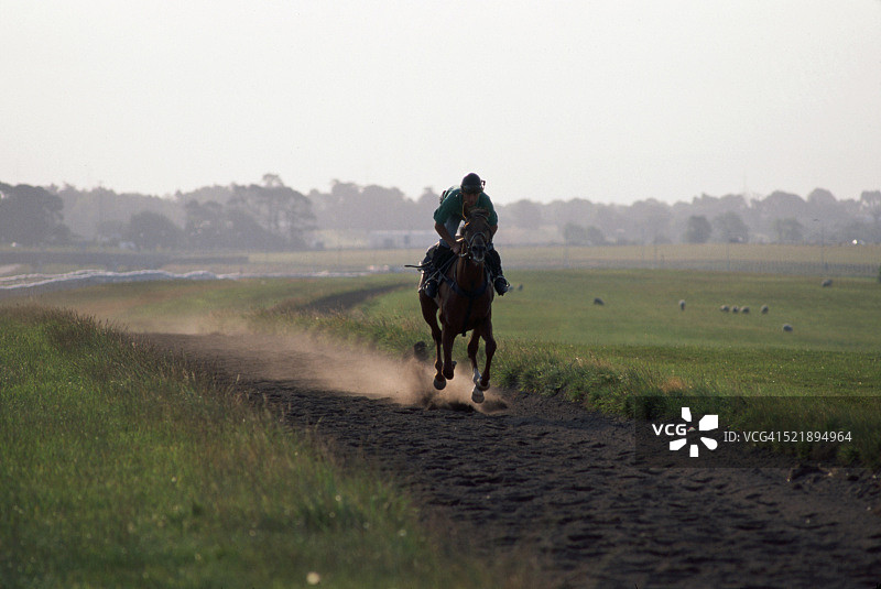 在爱尔兰卡拉格骑马图片素材