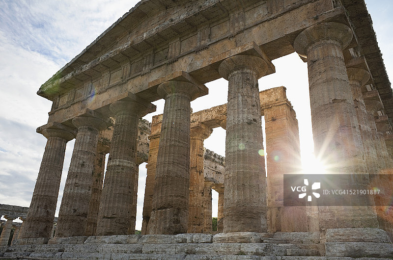 意大利帕埃斯图姆的古希腊神庙图片素材
