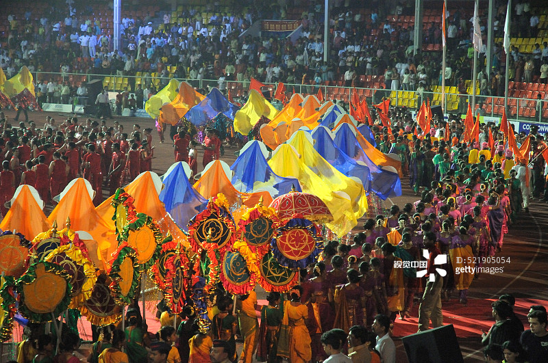 印度马哈拉施特拉邦浦那闭幕式盛况与表演者游行图片素材