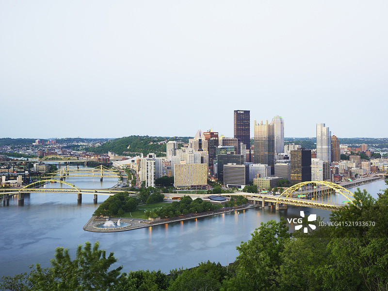 匹兹堡市中心河流交汇处图片素材