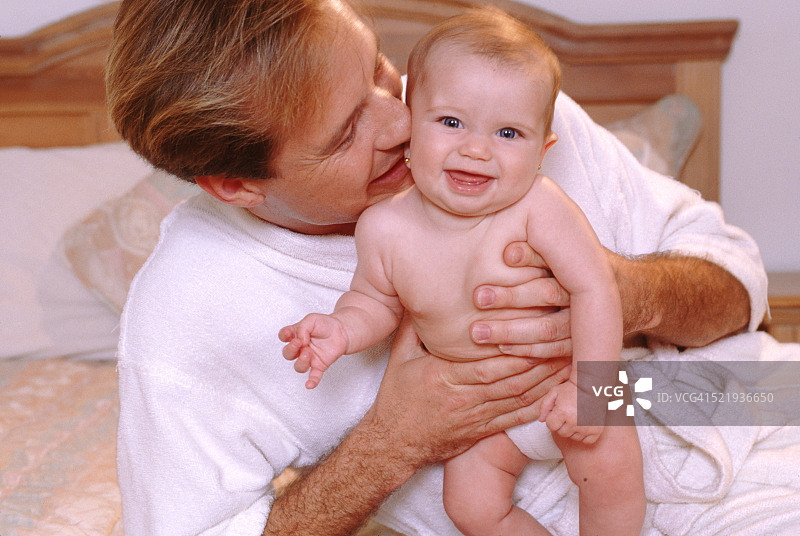 自豪的父亲和他的女儿图片素材