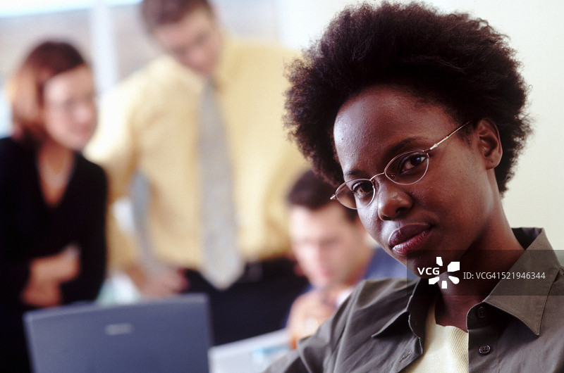 时尚年轻女商人图片素材