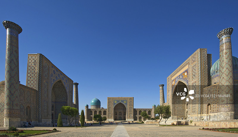 乌兹别克斯坦撒马尔罕市列基斯坦广场的兀鲁伯·梅德雷斯、季利亚-科里·梅德雷斯和谢尔-多尔·梅德雷斯图片素材