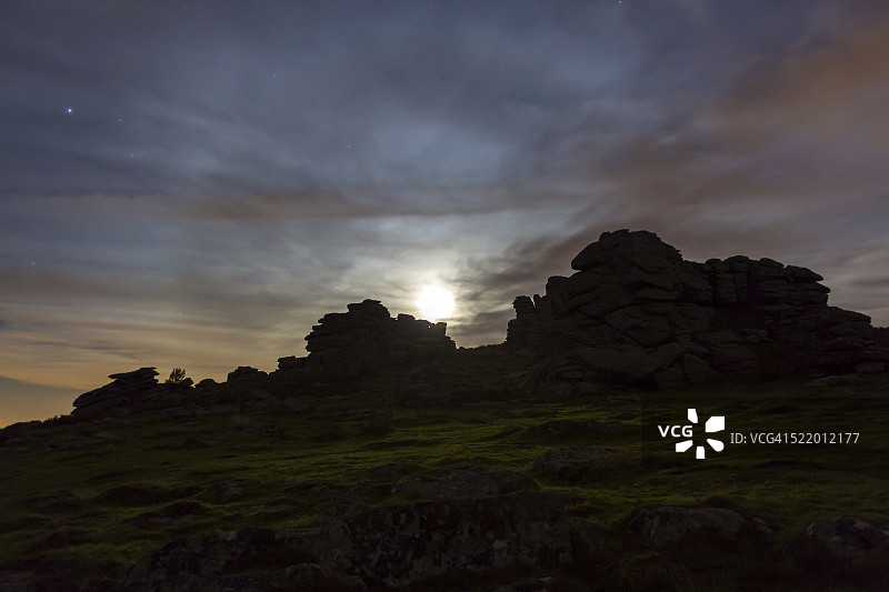 夜晚的猎犬岩图片素材