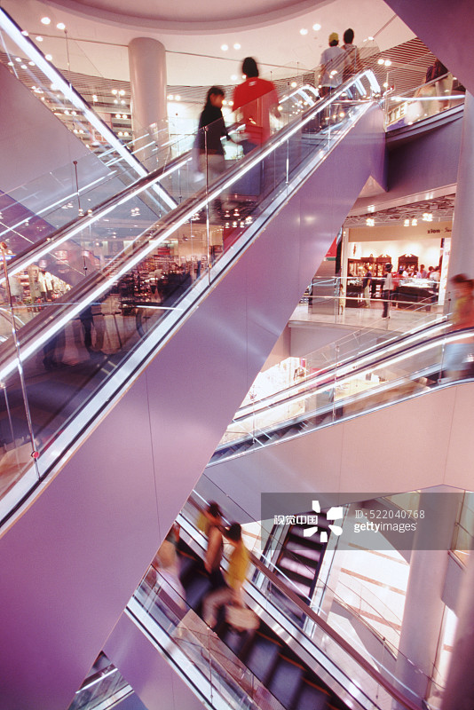 在百货商店的购物者图片素材