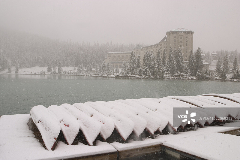 冬季湖畔景色图片素材