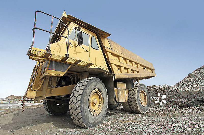 超大自卸卡车特写图片素材