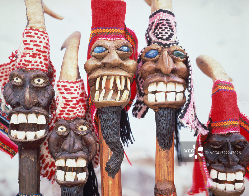 南美洲秘鲁木制人像图片素材