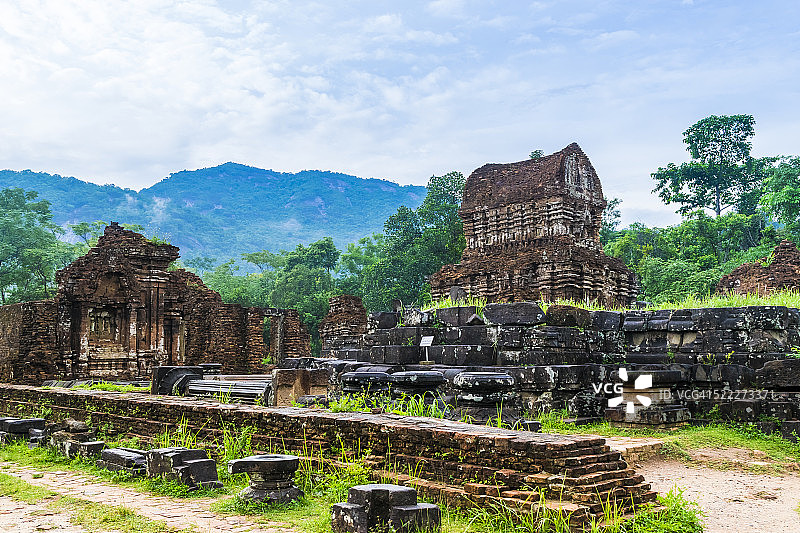 美山圣地，丛林里寺庙的废墟图片素材