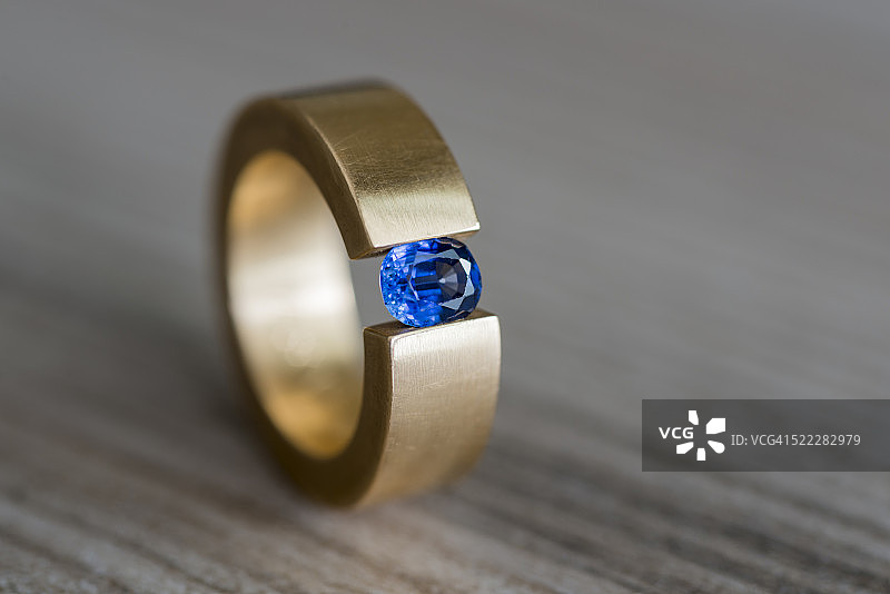 蓝宝石戒指图片素材