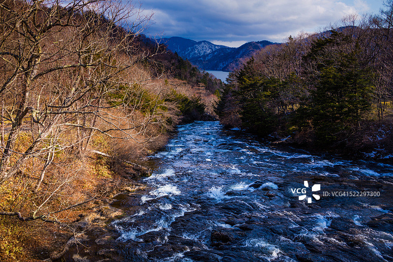 龙头的瀑布上游和中禅寺湖图片素材