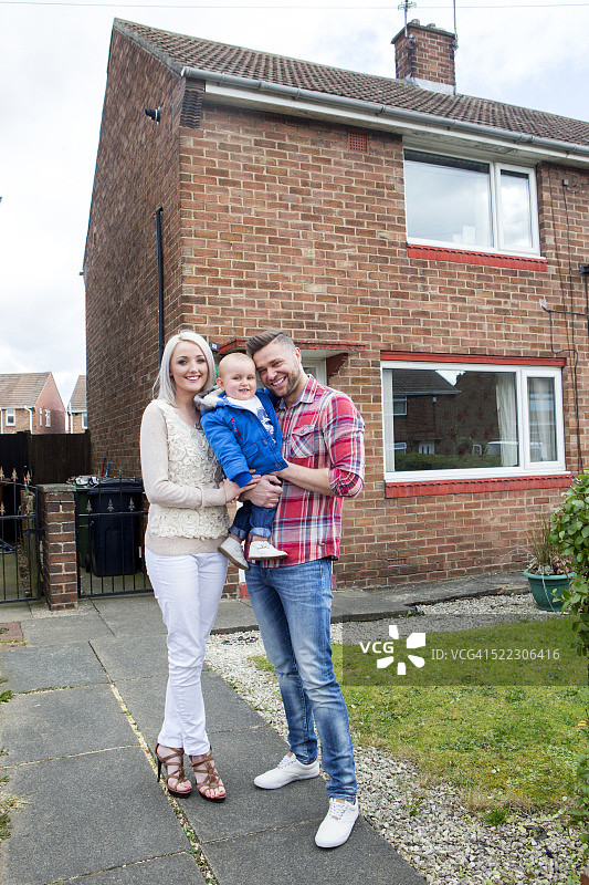 三口之家在户外图片素材