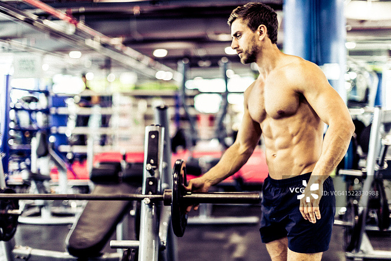 男人准备举重图片素材