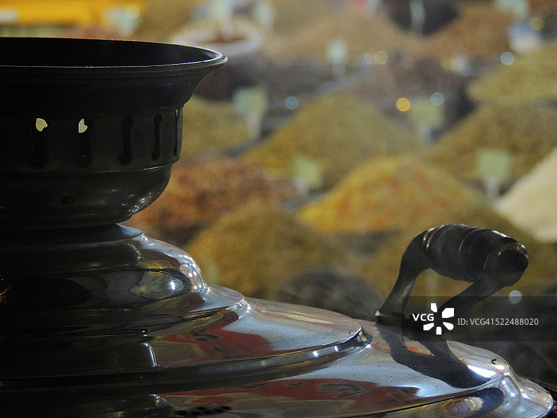 丝绸之路上让人联想到伊朗香料店的茶炊蒸汽图片素材