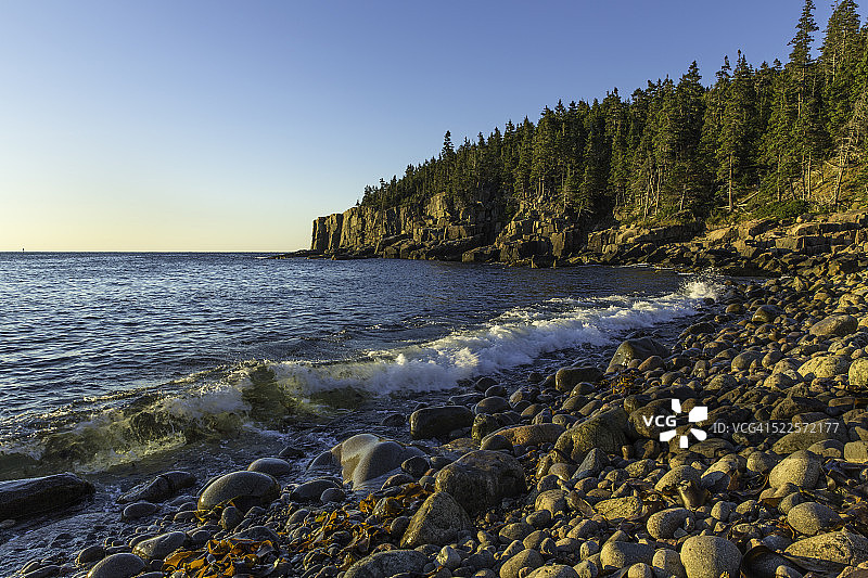 缅因州阿卡迪亚国家公园的水獭悬崖图片素材