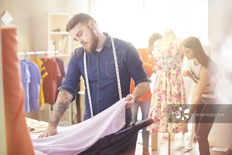 小型时尚企业主图片素材