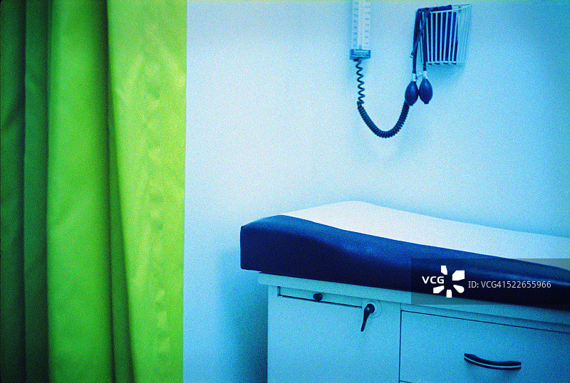 考场里的绿色窗帘图片素材