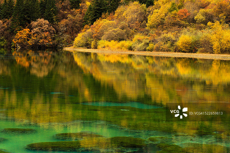 九寨沟的秋天美景图片素材