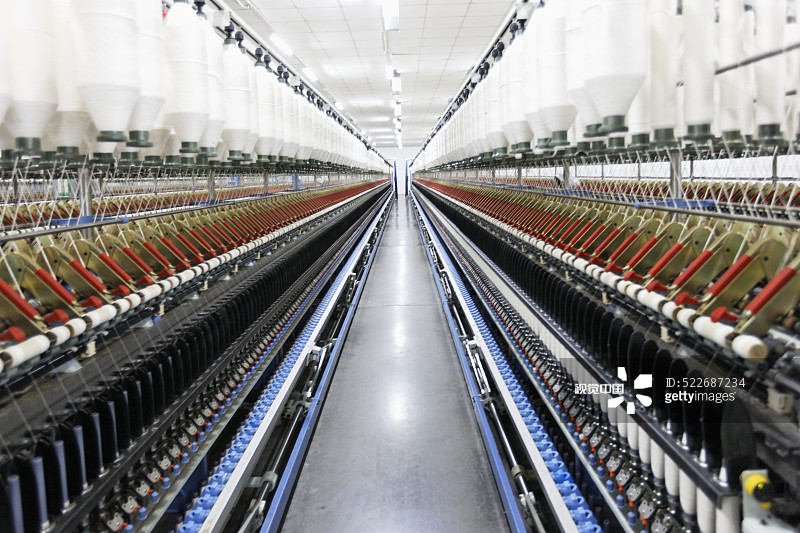 纺织厂里的织布机图片素材