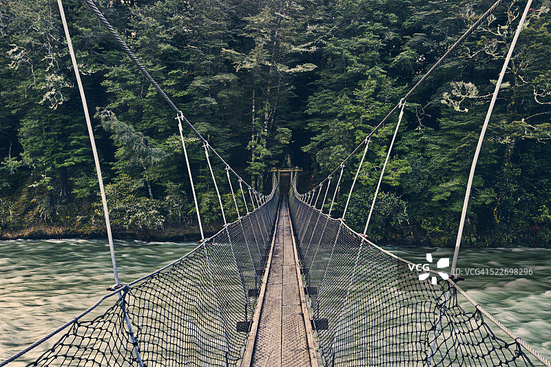 冰川河上的绳索桥，峡湾国家公园，蒂瓦希波纳米，新西兰，太平洋岛屿，大洋洲图片素材