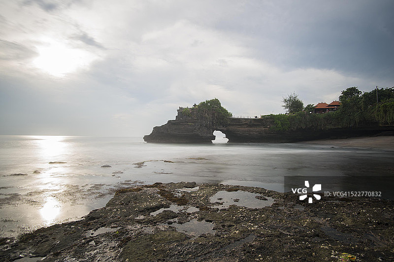 印度尼西亚巴厘岛海神庙多云日落图片素材
