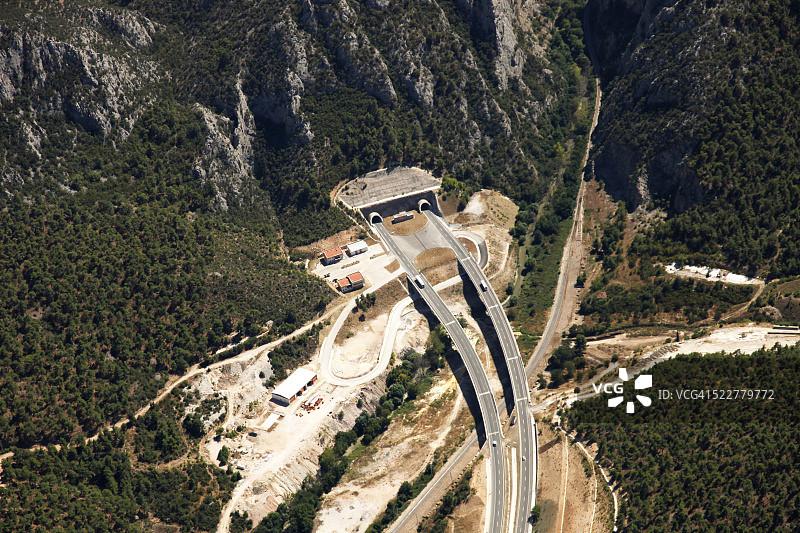高速公路隧道航拍视角图片素材