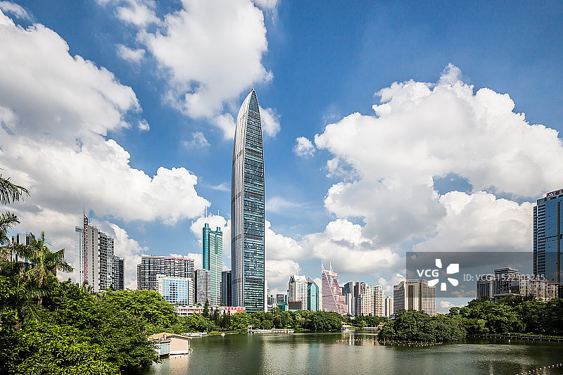 京基100与深圳城市天际线图片素材