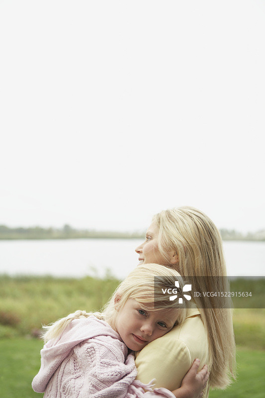 母女在户外图片素材