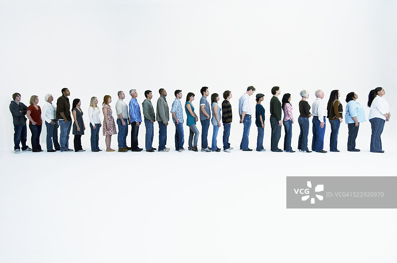 人们排队站立图片素材