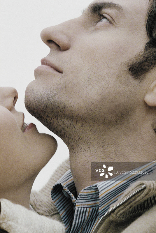 情侣拥抱特写图片素材