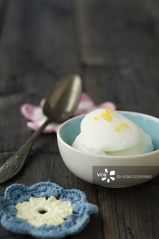 碗装柠檬冰沙图片素材