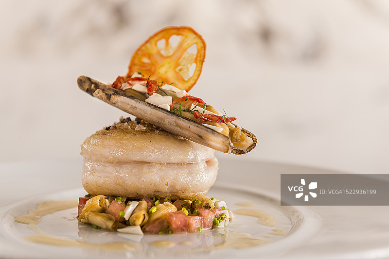 高级料理：海鲈鱼、海鲜拼盘图片素材