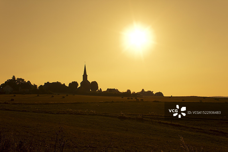 德国北莱茵-威斯特法伦州巴特明斯特艾费尔：埃费尔斯贝格的日落图片素材