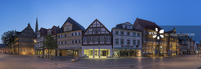 德国下萨克森州哈默尔恩古镇夜景图片素材