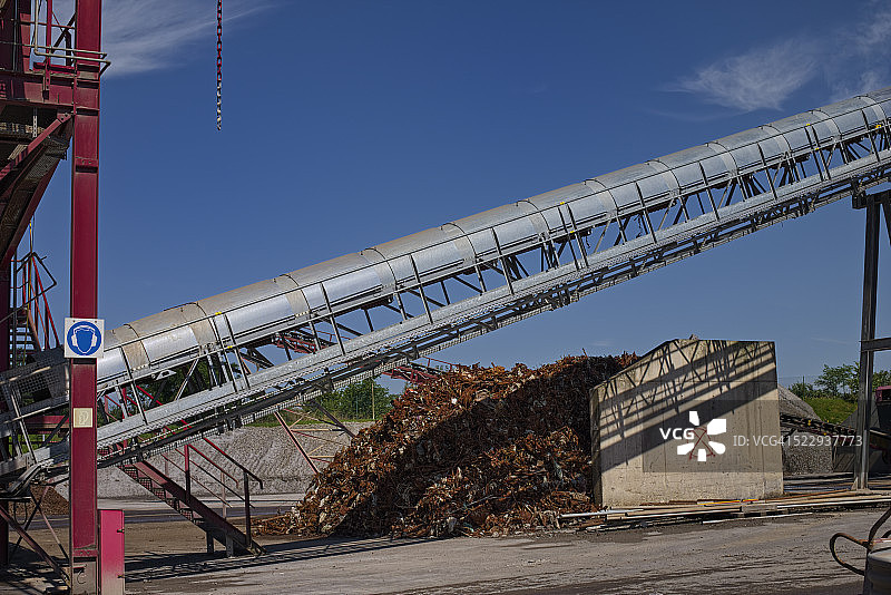 德国巴登-符腾堡TREA布赖斯高焚烧厂：分拣机和传送带现场图片素材