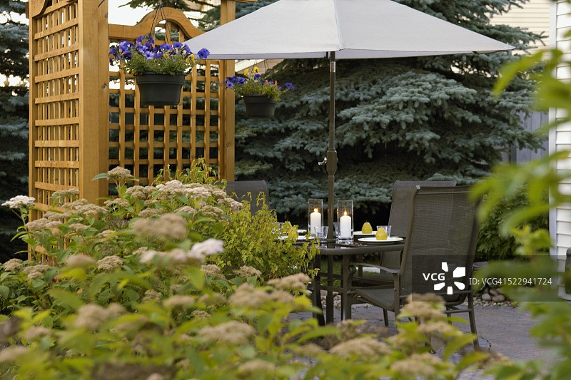 后院露台桌图片素材