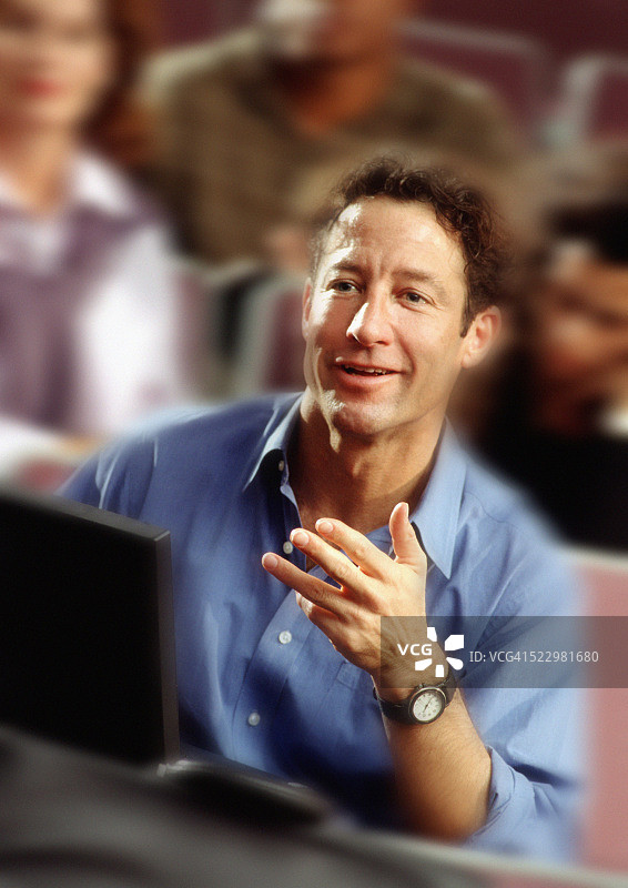 大学讨论图片素材