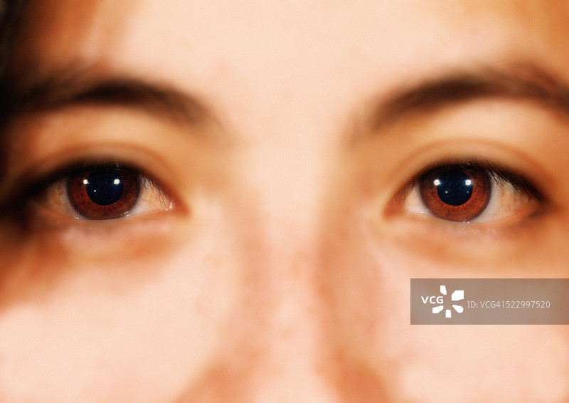 女人的棕色眼睛图片素材