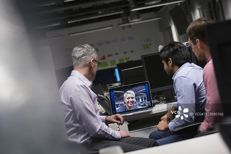 办公室人员视频会议图片素材