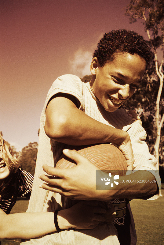 橄榄球铲球图片素材