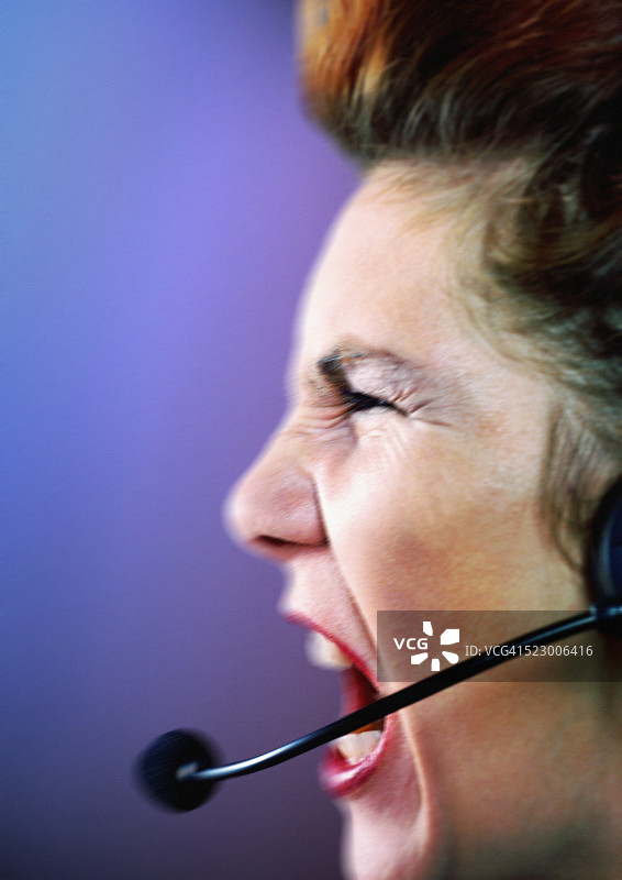 愤怒的电话推销员图片素材