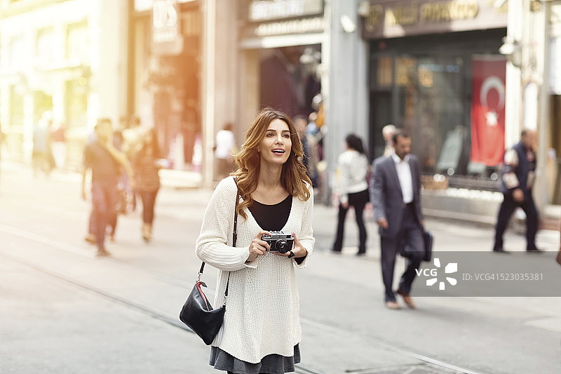 女人在伊斯坦布尔观光图片素材
